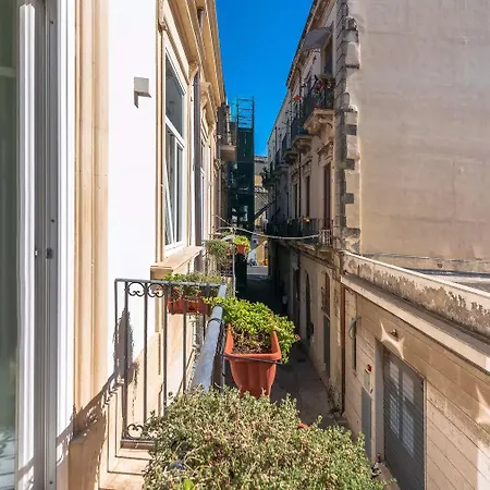 Hotiday Siracusa A'storia Lägenhetshotell 3*