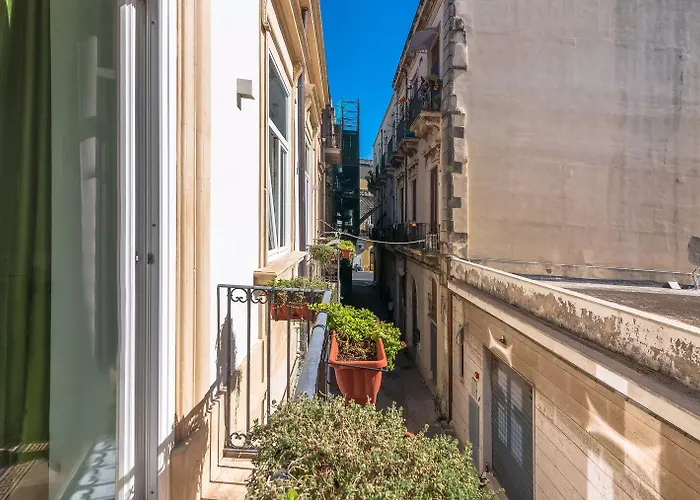 Hotiday Siracusa A'storia 아파트호텔 3*