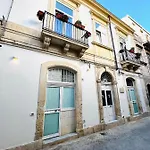 מלון דירות Hotiday Siracusa A'storia 3*
